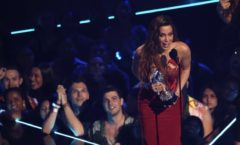 Anitta faz história no VMA e leva o funk para o palco