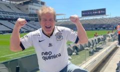 Lulli Chiaro comemora o título do Corinthians pelo Brasileirão Feminino na Neo Química Arena