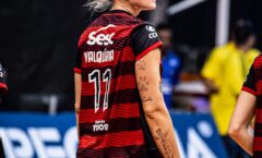 Atleta do vôlei do Flamengo, Valquiria Dullius, se orgulha de pertencer a equipe comandada por Bernardinho