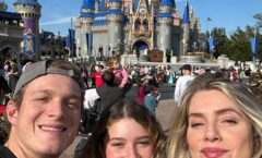 Letícia Spiller comemora aniversário da filha na Disney